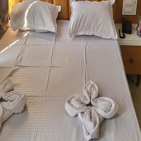 Hotel Ruchi Executive Satara Buitenkant foto