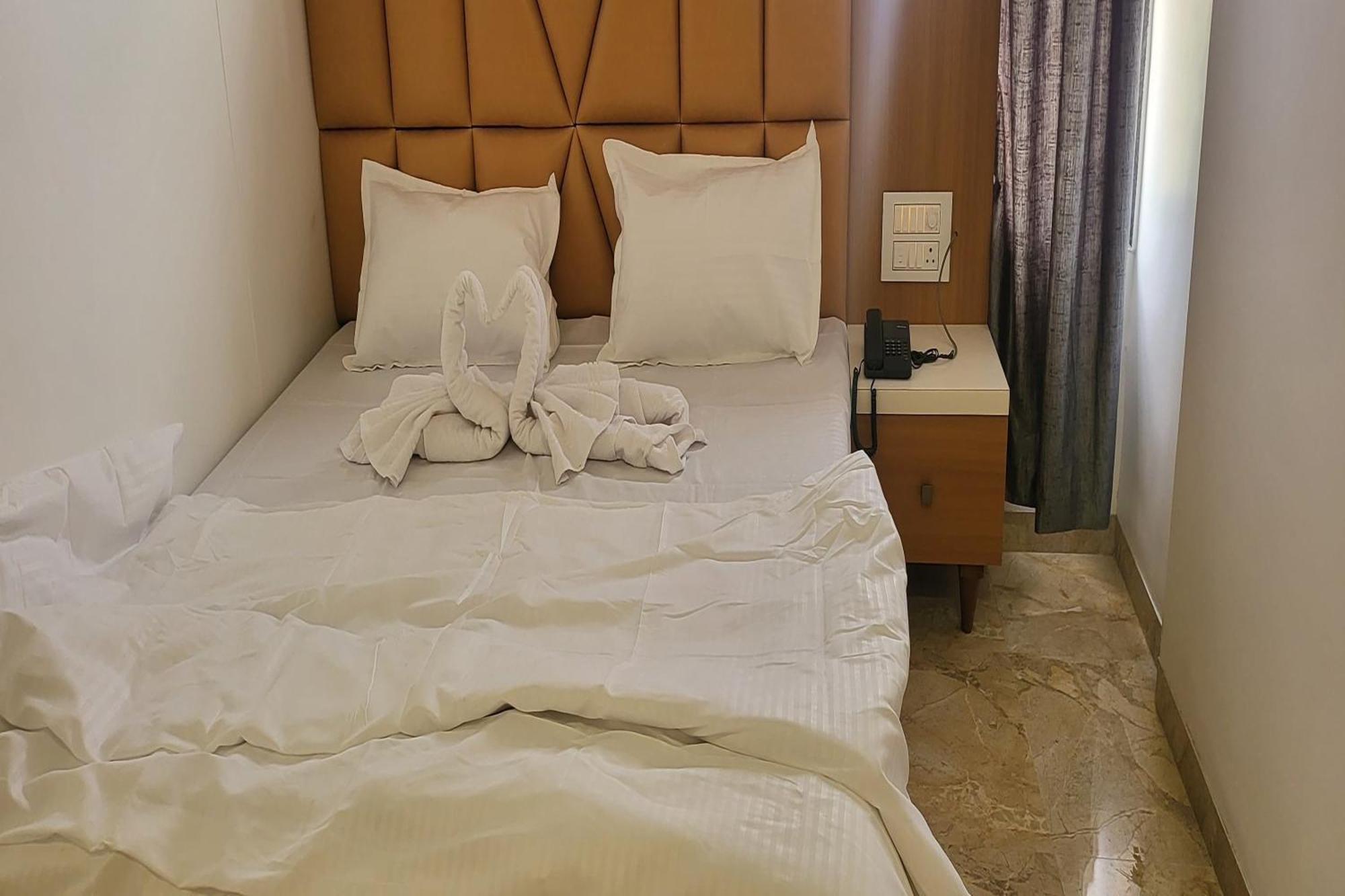 Hotel Ruchi Executive Satara Buitenkant foto