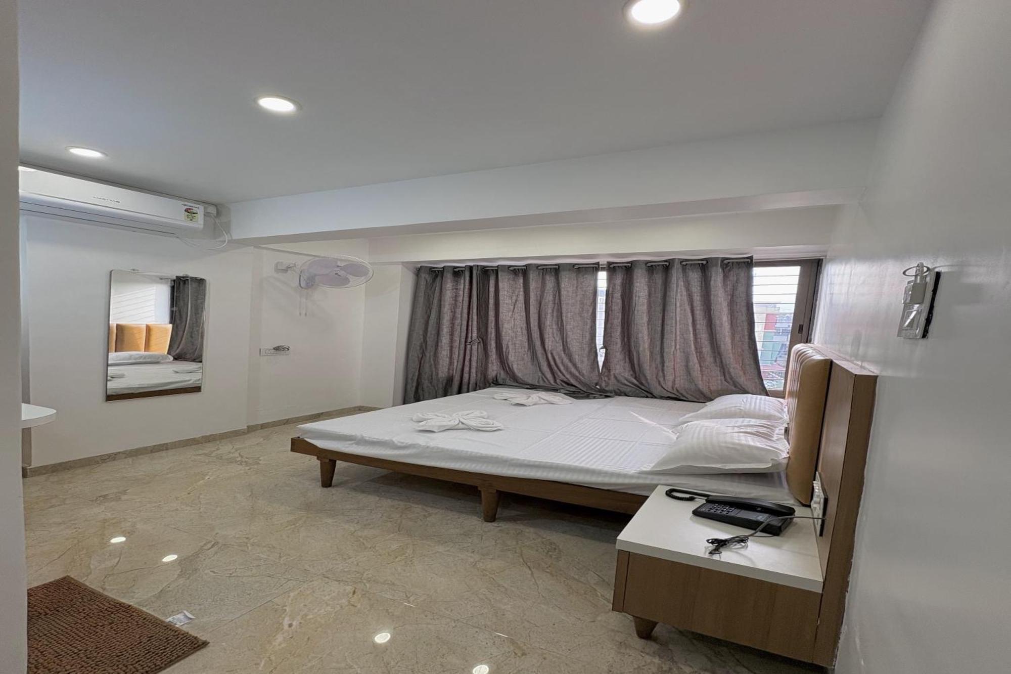 Hotel Ruchi Executive Satara Buitenkant foto